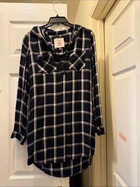 SO Black and White Plaid Hooded Button-Front Shirt